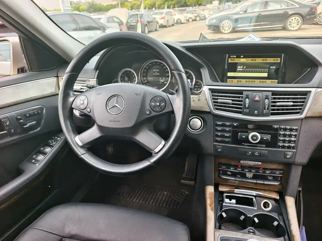 Mercedes-Benz E-Class 2010 — фото 14
