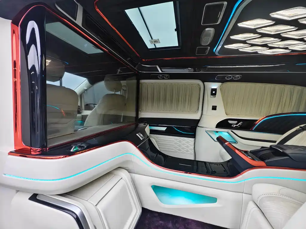 Mercedes-Benz V-Class 2023 — фото 19