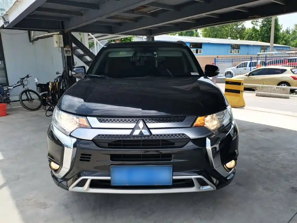 Mitsubishi Outlander 2021 — фото 3