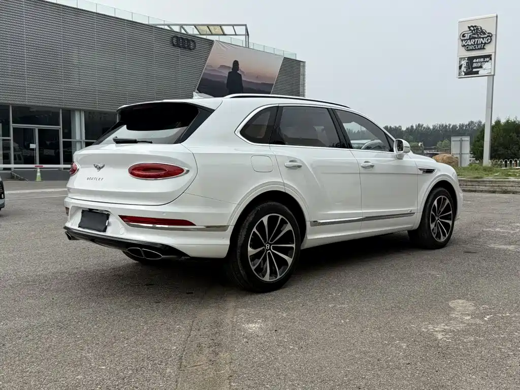 Bentley Bentayga 2020 — фото 11