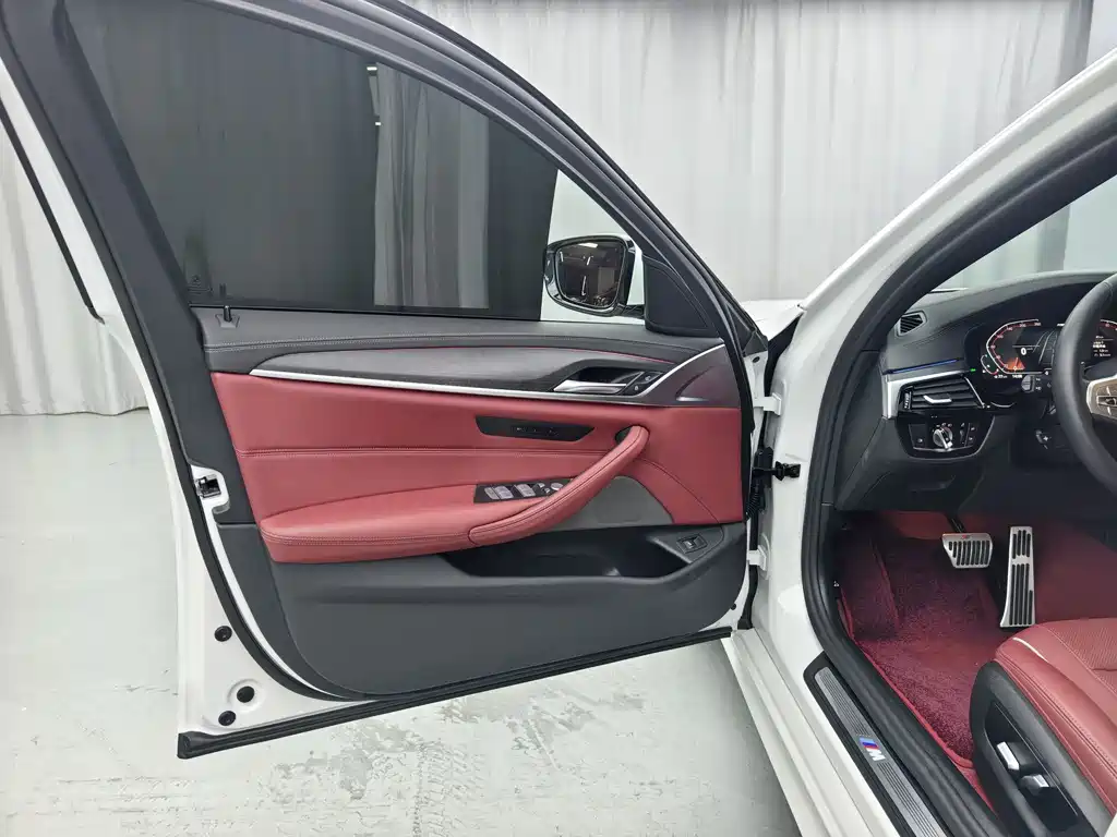 BMW 5 Series 2023