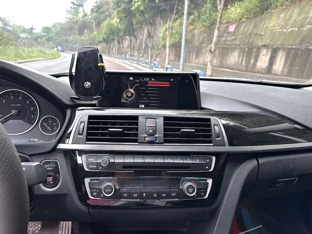 BMW 3 Series 2017 — фото 10