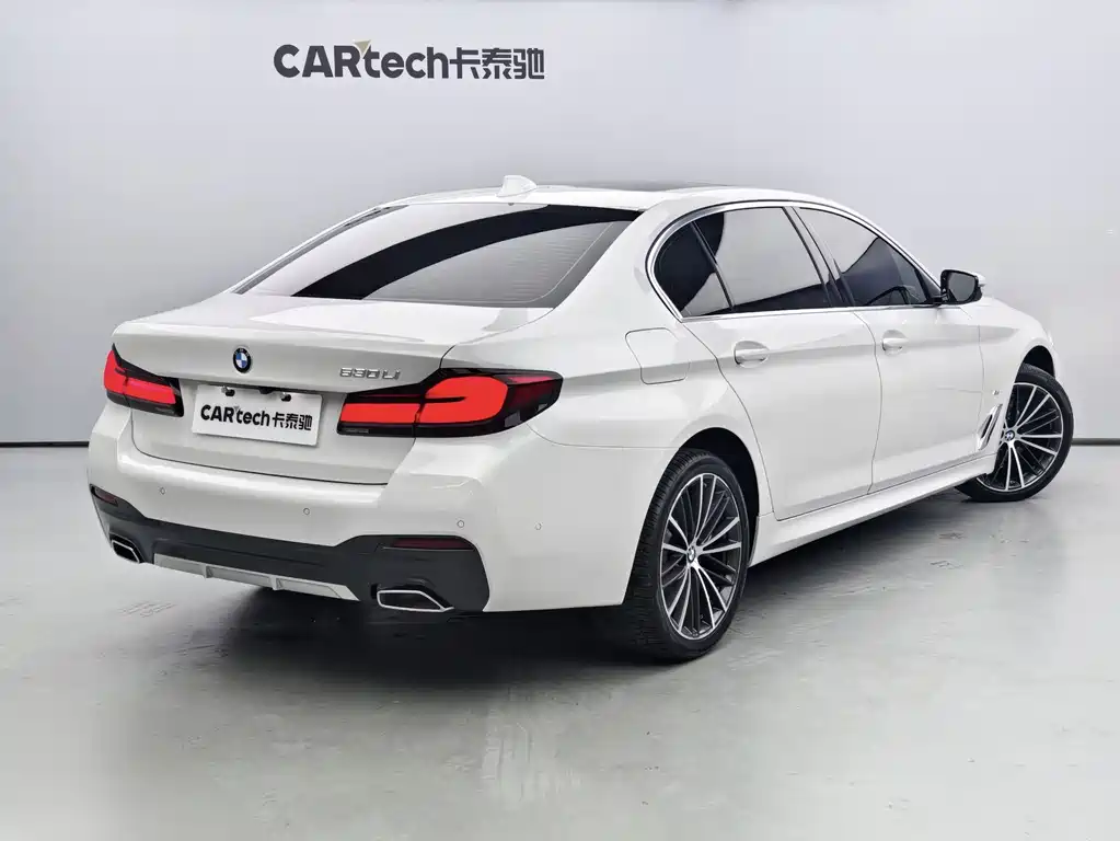 BMW 5 Series 2023 — фото 16