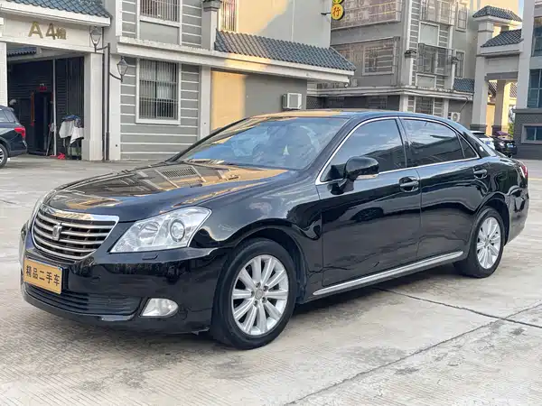 Toyota Crown 2011