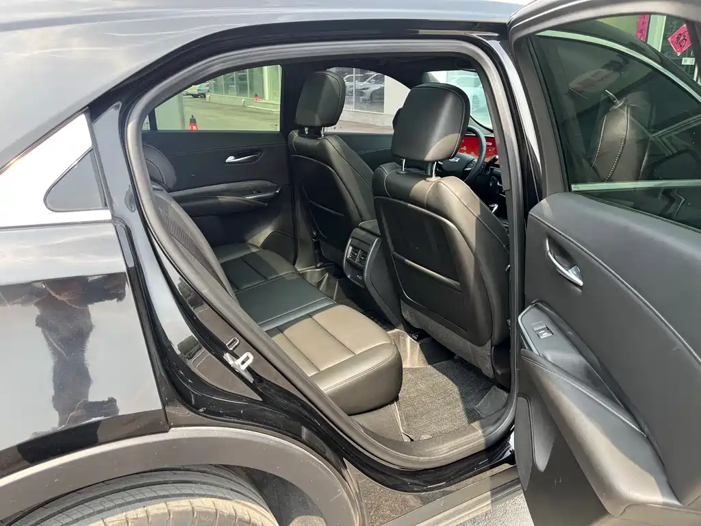 Cadillac XT4 2023 — фото 15
