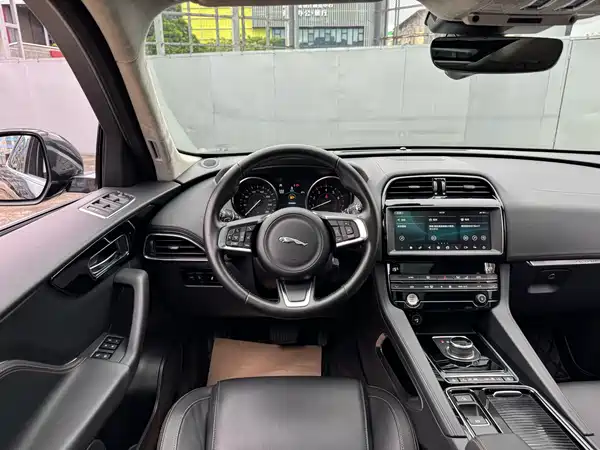 Jaguar F-PACE 2020