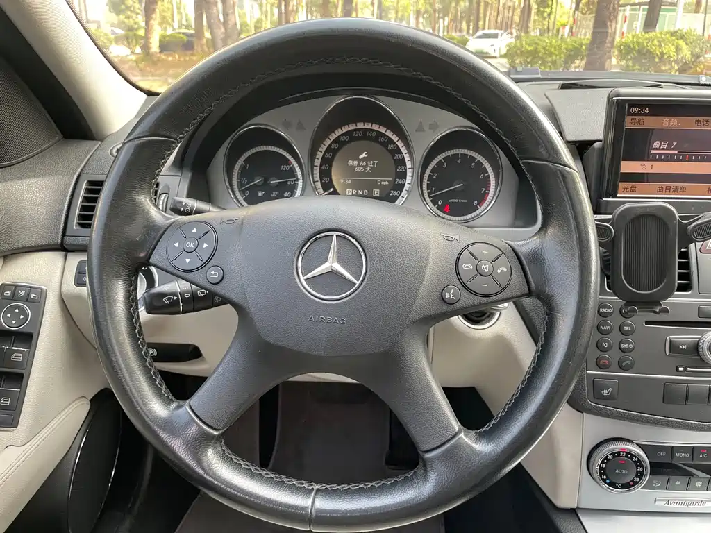 Mercedes-Benz C-Class 2011 — фото 10