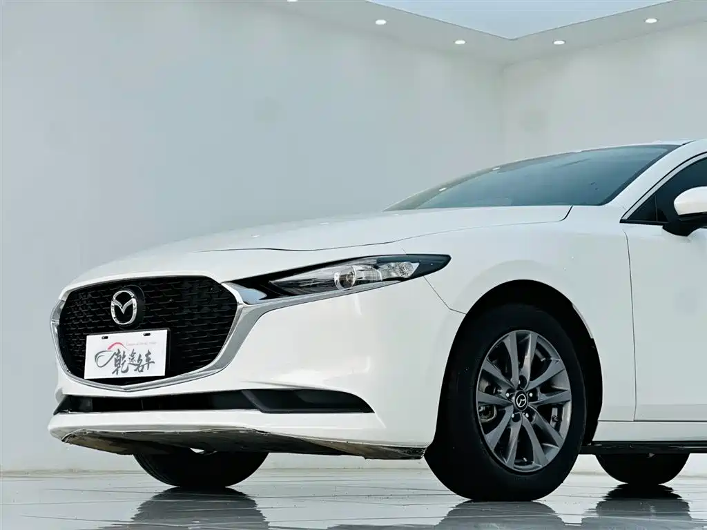 Mazda 3 Axela 2021 — фото 8