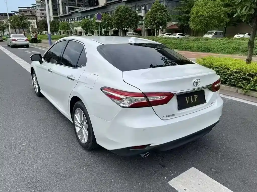 Toyota Camry 2022 — фото 9