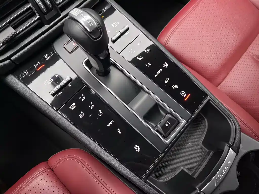 Porsche Macan 2023 — фото 16