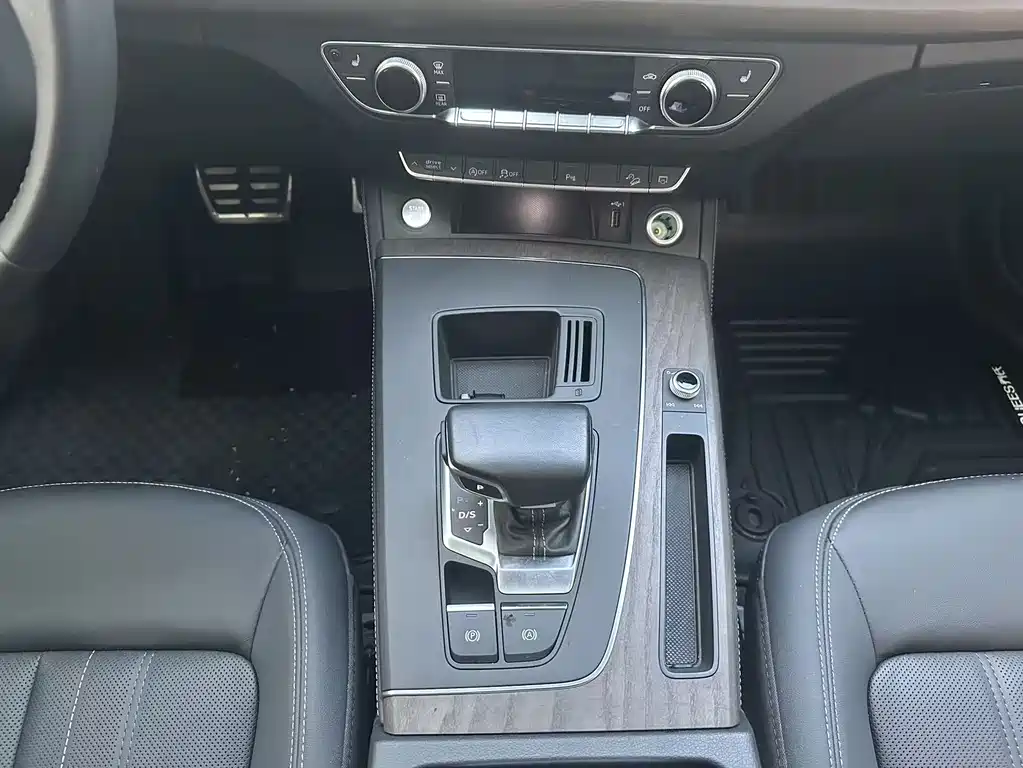 Audi Q5L 2023 — фото 16