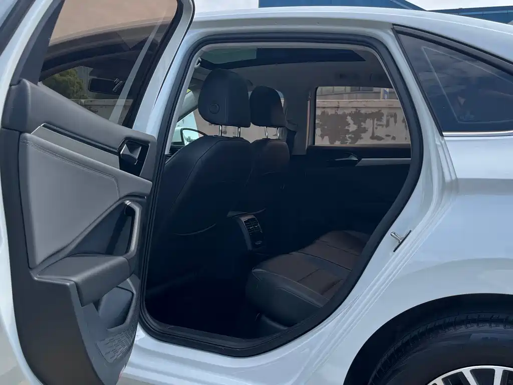 Volkswagen Sagitar 2019