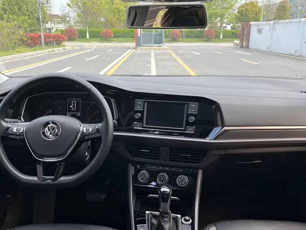Volkswagen Sagitar 2019
