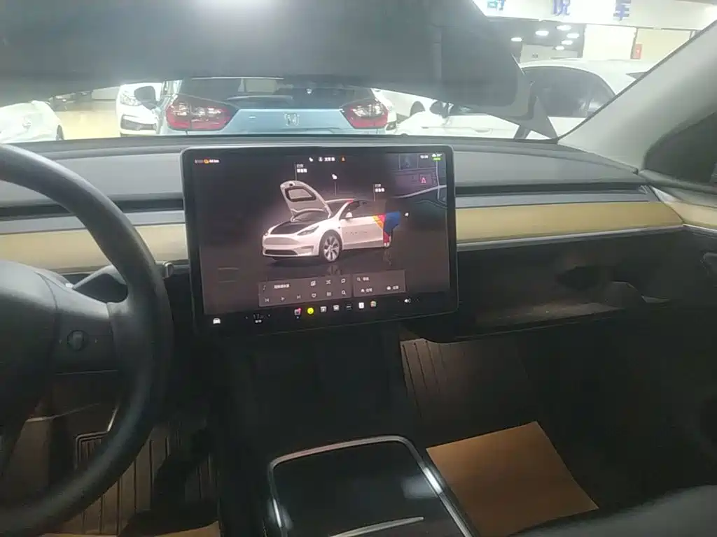 Tesla Model Y 2022 — фото 13