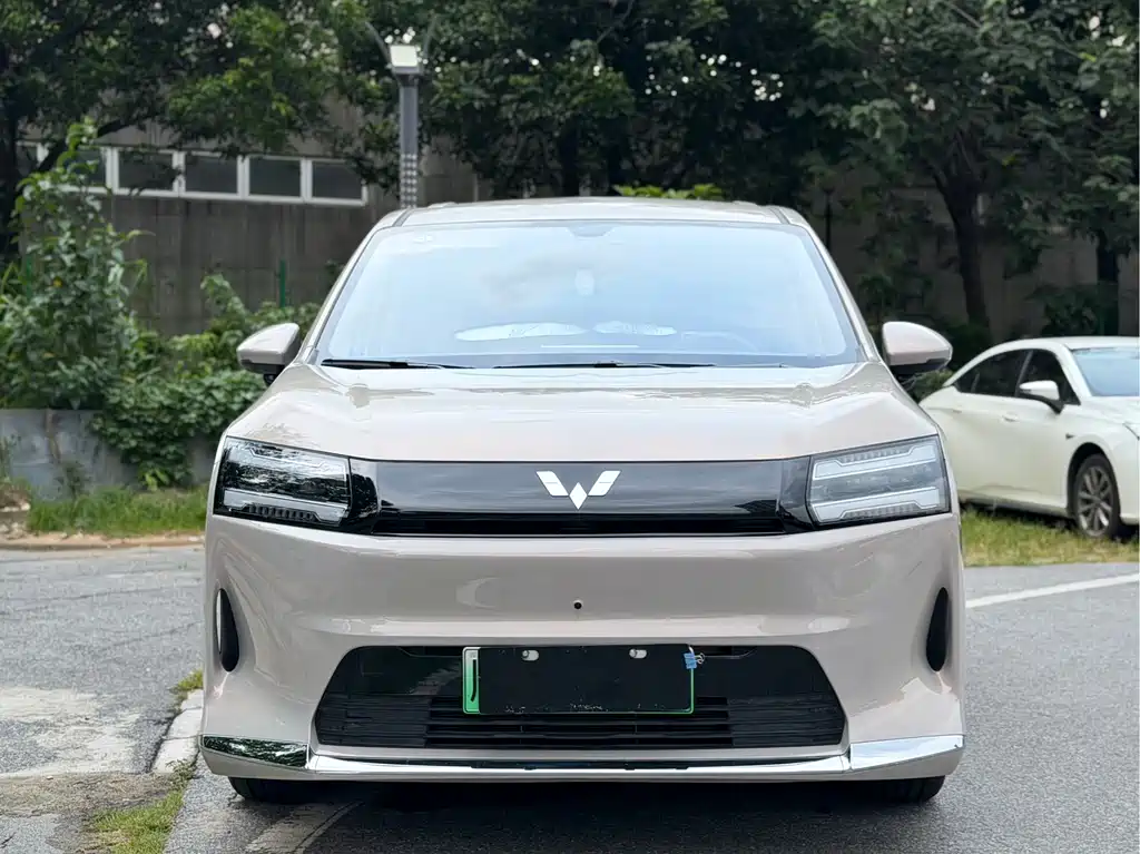 Wuling Starlight 730 EV 2025