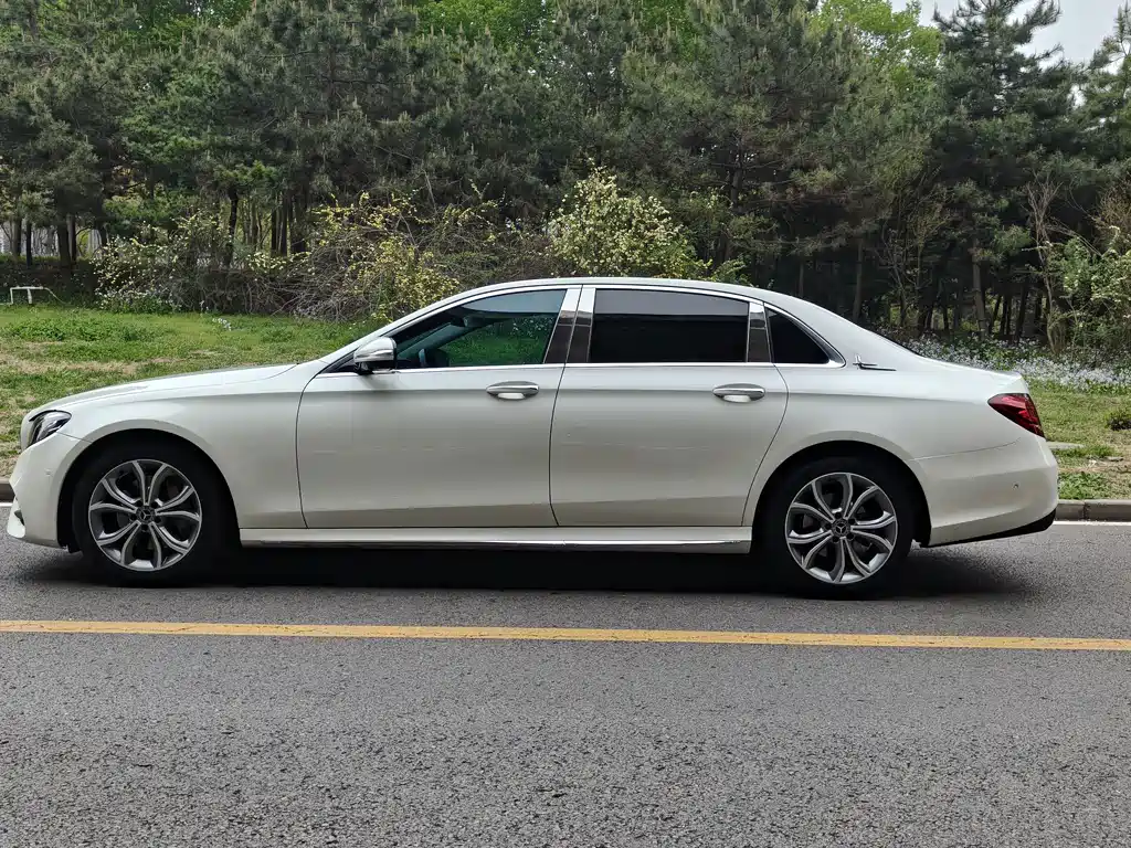 Mercedes-Benz E-Class 2018 — фото 18
