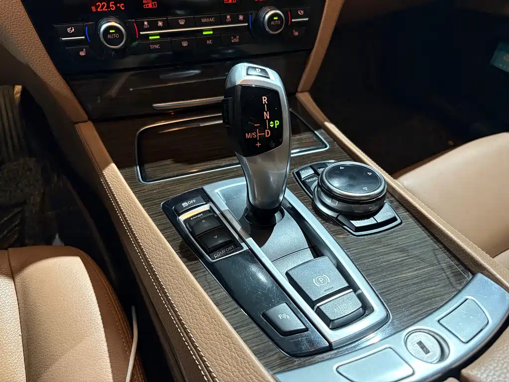 BMW 7 Series 2014 — фото 10