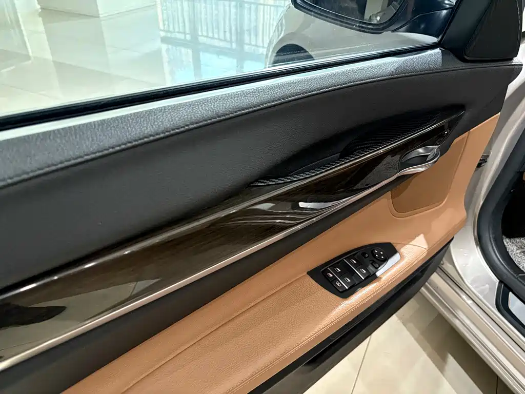 BMW 7 Series 2014 — фото 12