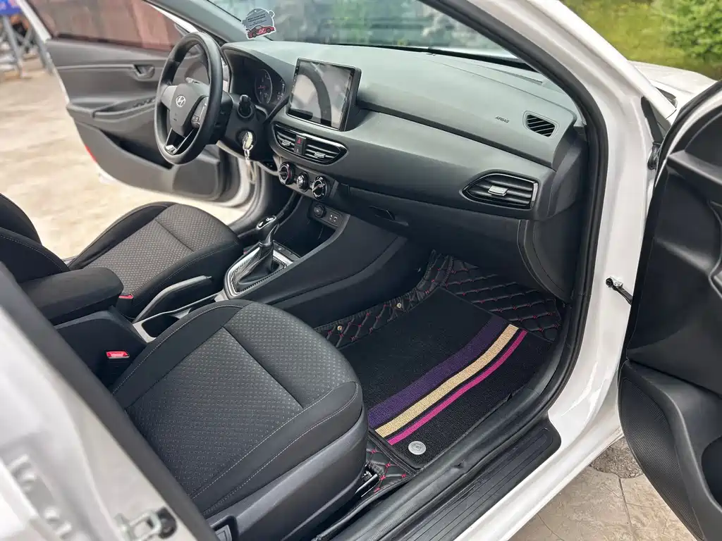 Hyundai Elantra 2019 — фото 21