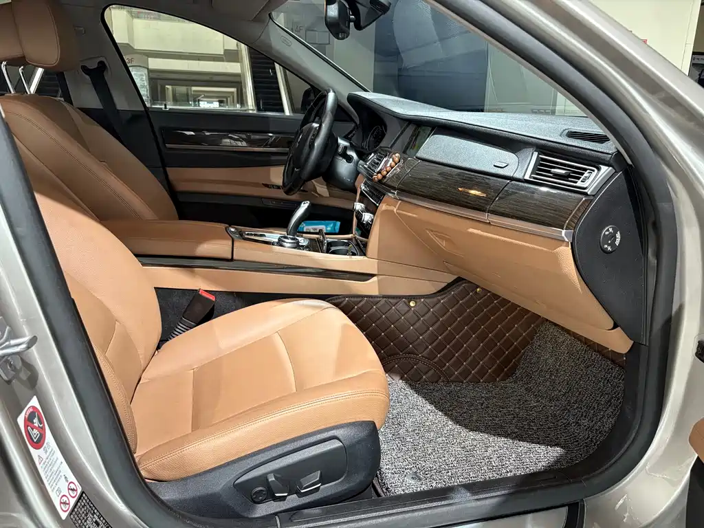 BMW 7 Series 2014 — фото 21