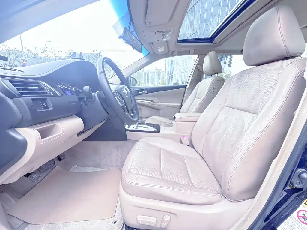 Toyota Camry 2013 — фото 4