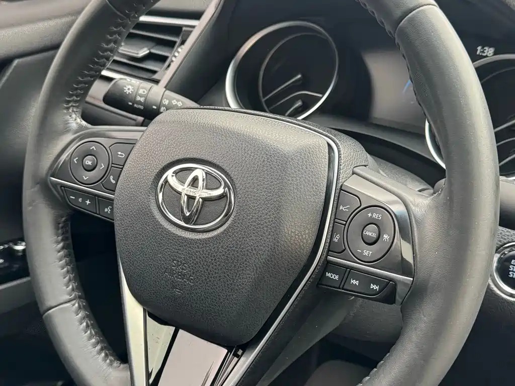 Toyota Camry 2023 — фото 12