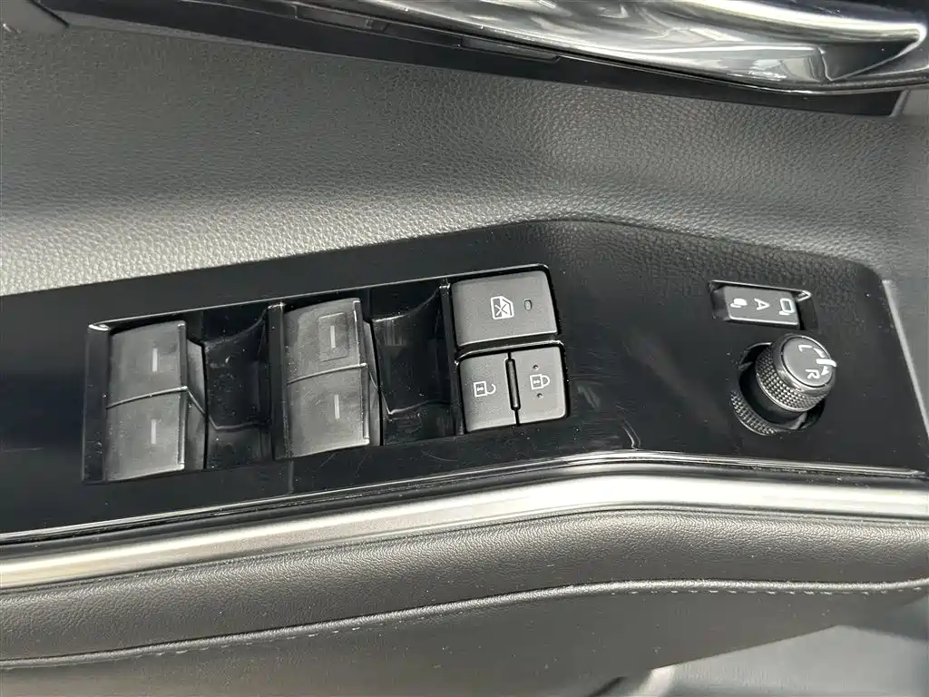 Toyota Crown Kluger 2023 — фото 11
