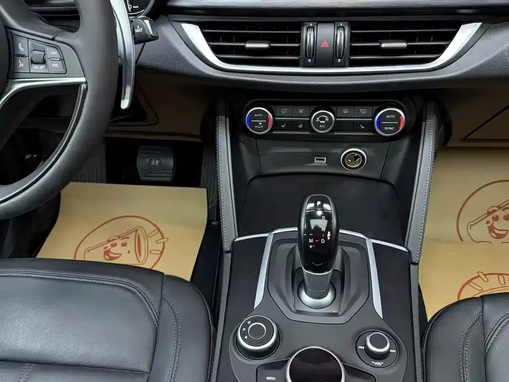Alfa Romeo Stelvio 2017 — фото 11