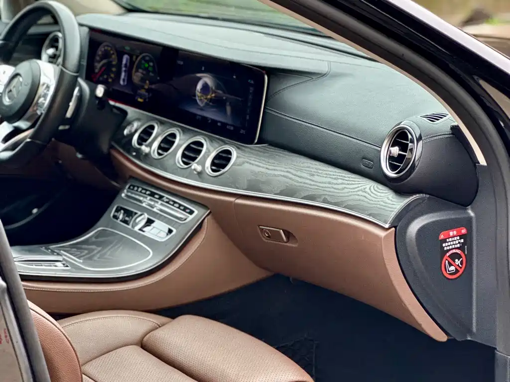 Mercedes-Benz E-Class 2019 — фото 47