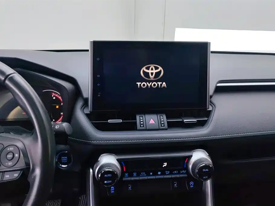 Toyota RAV4 2023 — фото 13