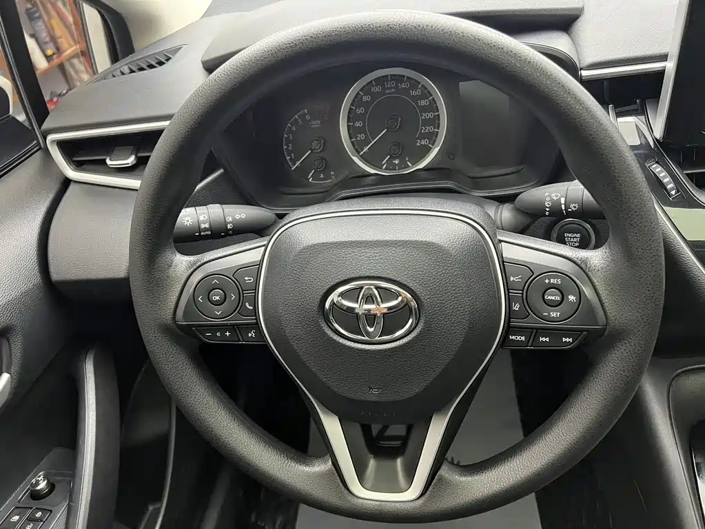Toyota Corolla 2023 — фото 10