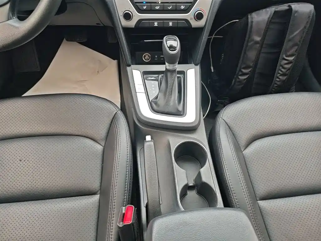 Hyundai Elantra 2018 — фото 14