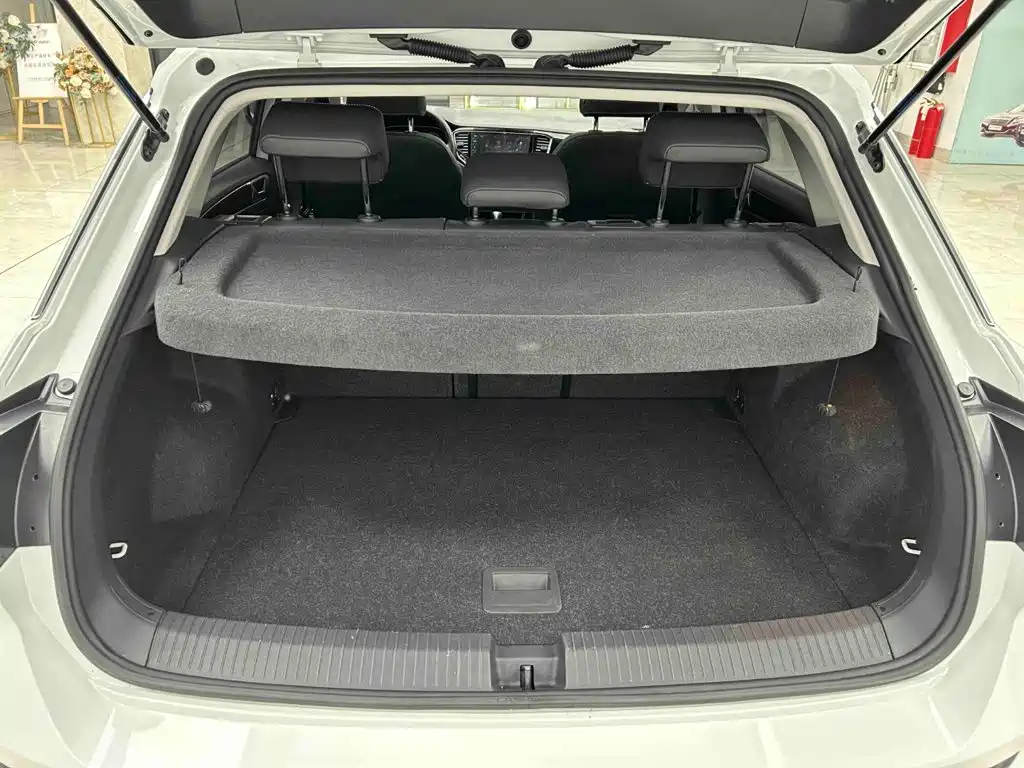 Volkswagen T-Roc 2023 — фото 16