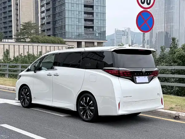 Toyota Alphard 2024