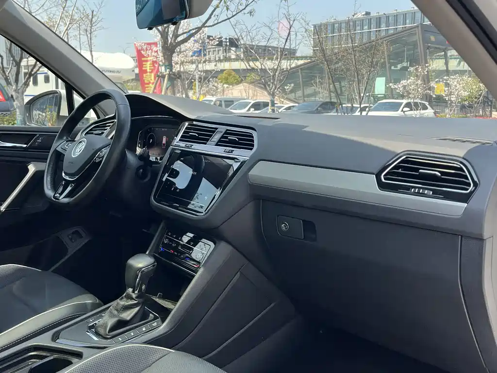 Volkswagen Tiguan L New Energy 2021 — фото 13