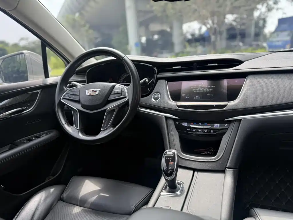 Cadillac XT5 2017 — фото 10