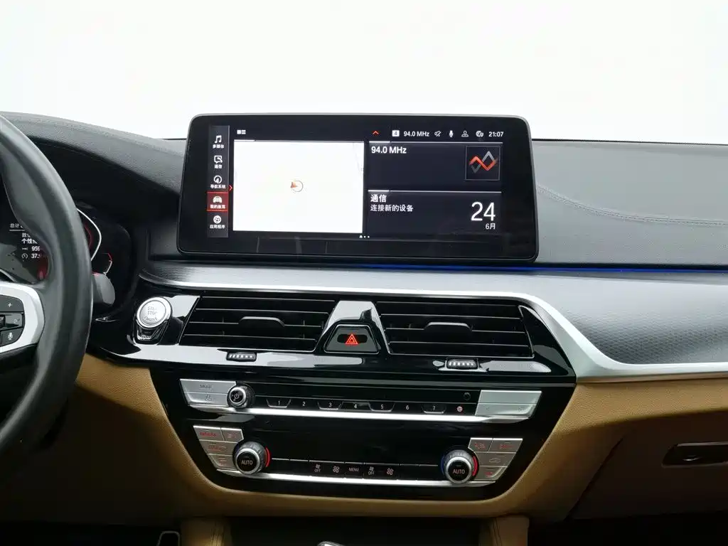 BMW 5 Series 2021 — фото 12
