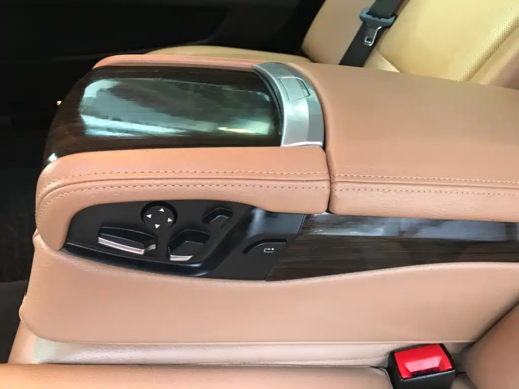 BMW 7 Series 2012 — фото 24