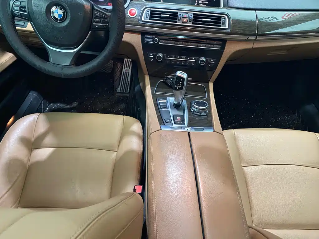 BMW 7 Series 2014 — фото 16