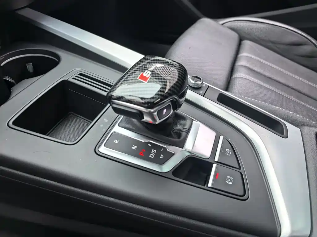 Audi A4L 2021 — фото 10
