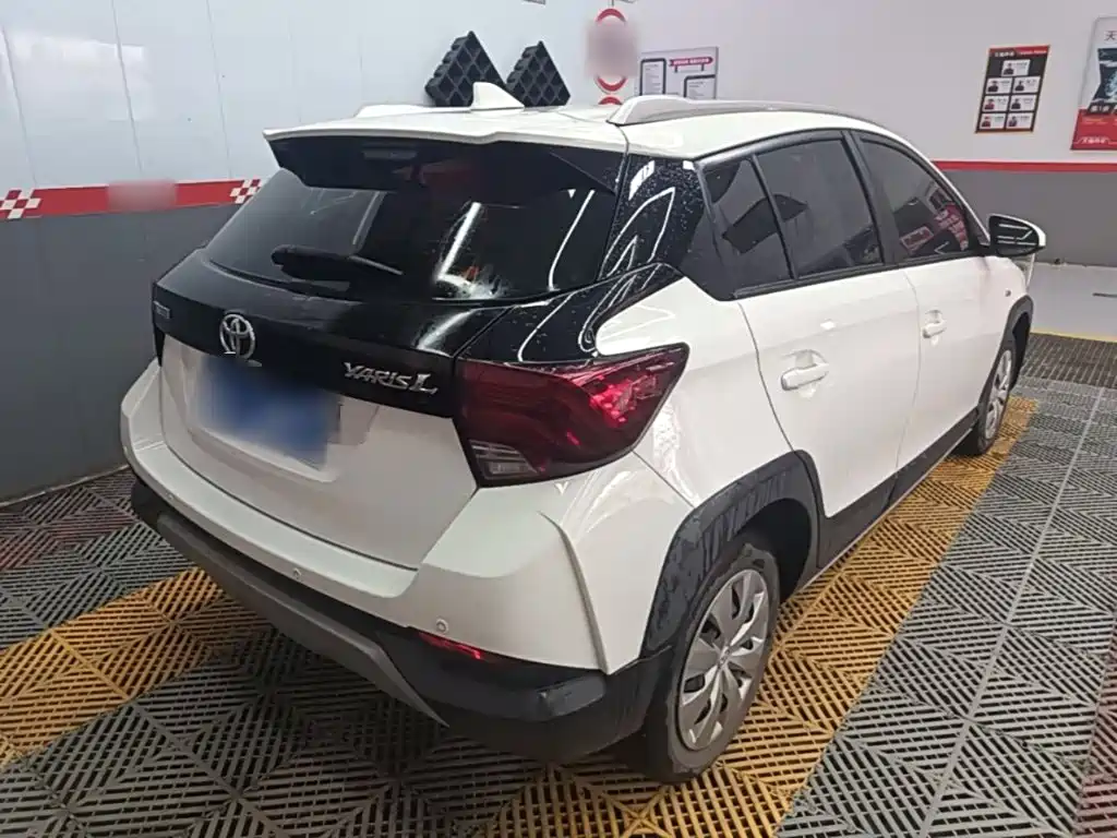 Toyota Yaris L 2023