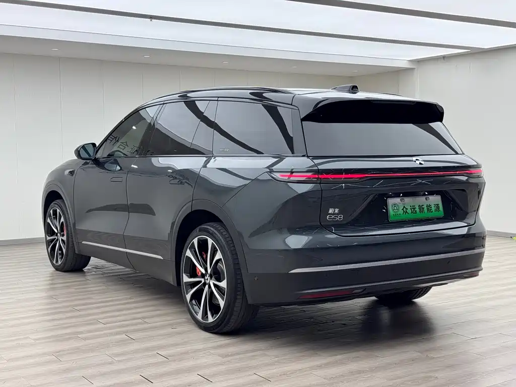 NIO ES8 2024