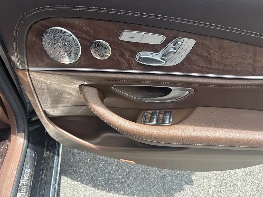 Mercedes-Benz E-Class 2023 — фото 13