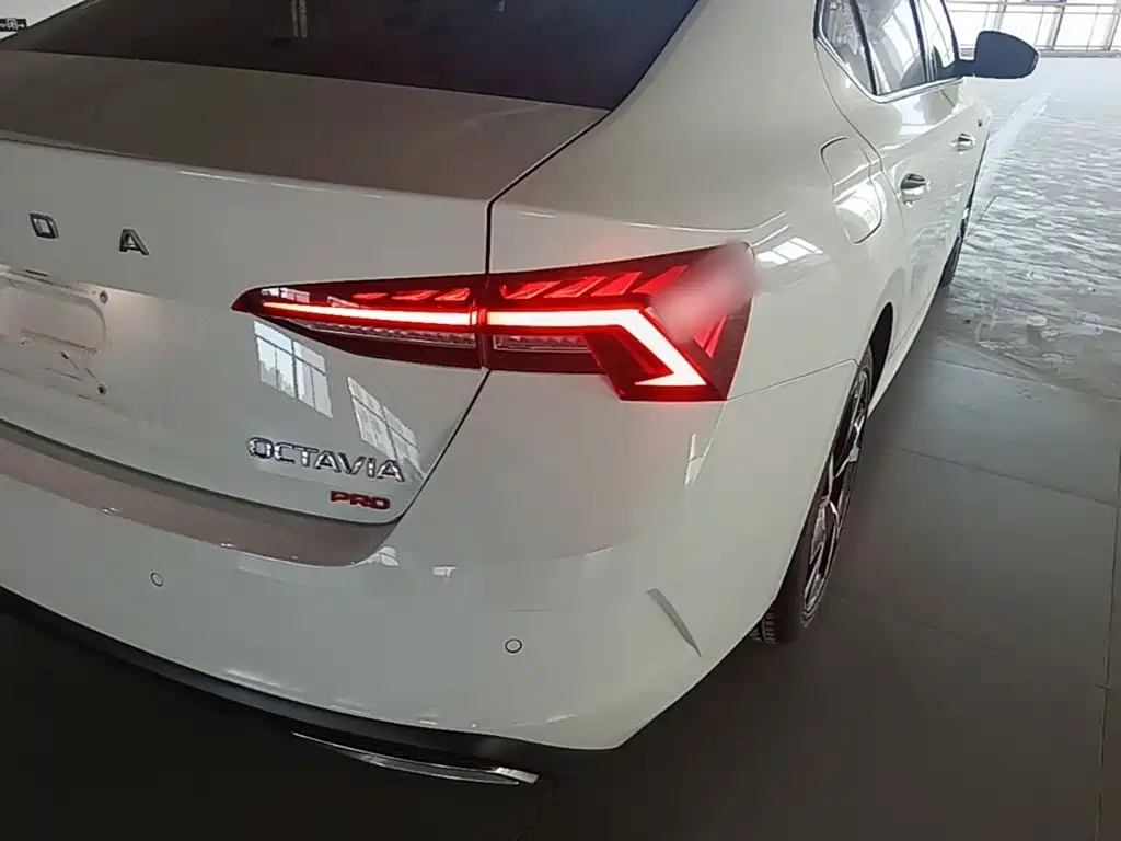 Skoda Octavia 2024 — фото 8