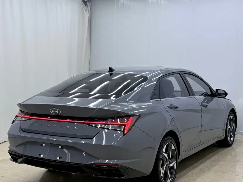 Hyundai Elantra 2023 — фото 4
