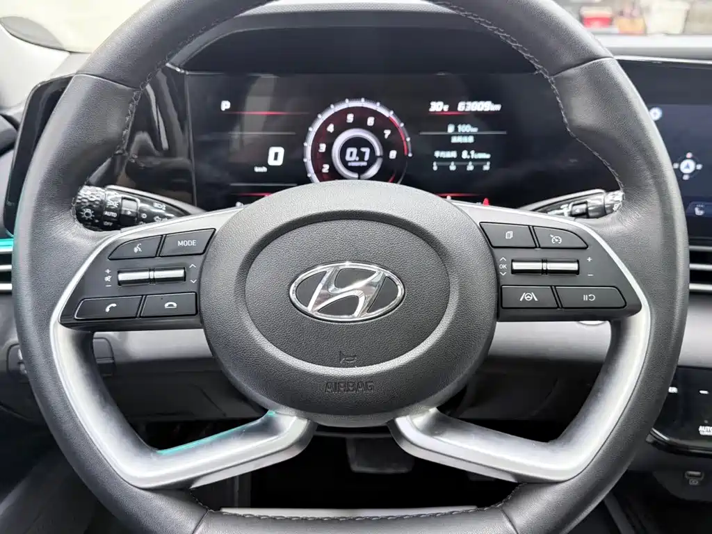 Hyundai Elantra 2023 — фото 13