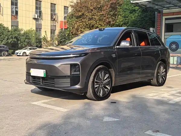 Li Auto L6 2025