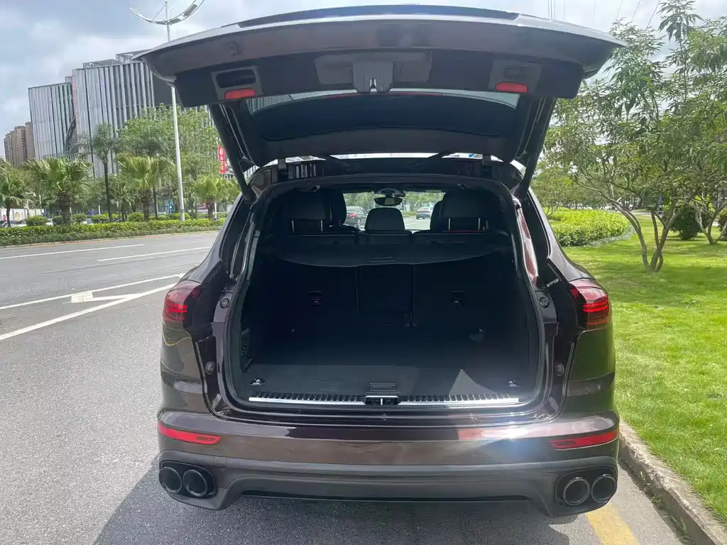 Porsche Cayenne 2017 — фото 12