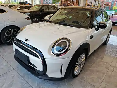 MINI MINI 2023