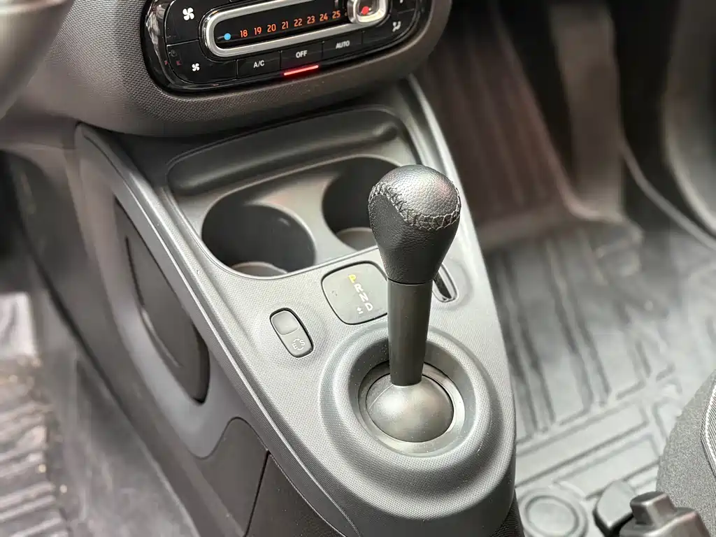 smart Fortwo 2017 — фото 13